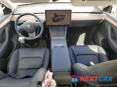 Zdjęcie 8 z 13 samochodu: 2025 TESLA MODEL Y VIN:7SAYGAEE7SF302773 - miniatura