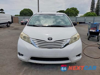 Piąte zdjęcie samochodu w środku: 2015 TOYOTA SIENNA LE VIN:5TDKK3DCXFS560235 - miniatura