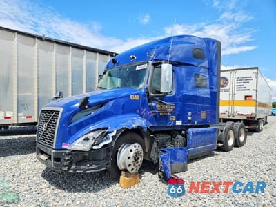 Drugie zdjęcie samochodu z przodu: 2021 VOLVO VNL SEMI TRUCK VIN:4V4NC9EHXMN281561 - miniatura