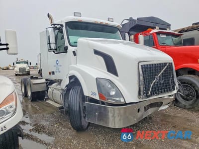 2007 VOLVO VNL SEMI TRUCK 4V4NC9GHX7N423781 - główne zdjęcie licytacji z USA - miniatura