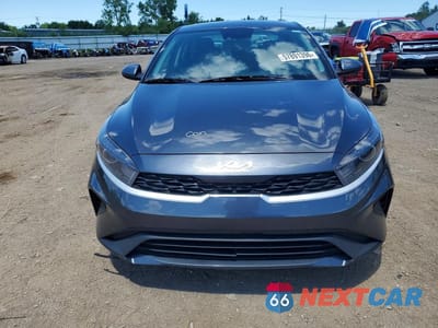 Piąte zdjęcie samochodu w środku: 2024 KIA FORTE LXS VIN:3KPF24ADXRE724408 - miniatura