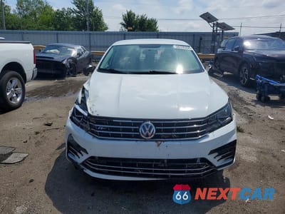Piąte zdjęcie samochodu w środku: 2017 VOLKSWAGEN PASSAT R-LINE VIN:1VWDT7A36HC004863 - miniatura