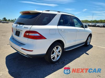Trzecie zdjęcie samochodu z tyłu: 2015 MERCEDES-BENZ ML 350 4MATIC VIN:4JGDA5HB7FA586423 - miniatura