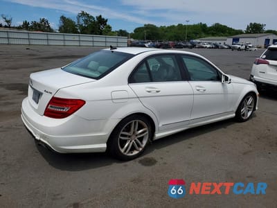 Trzecie zdjęcie samochodu z tyłu: 2013 MERCEDES-BENZ C 300 4MATIC VIN:WDDGF8AB1DR281275 - miniatura