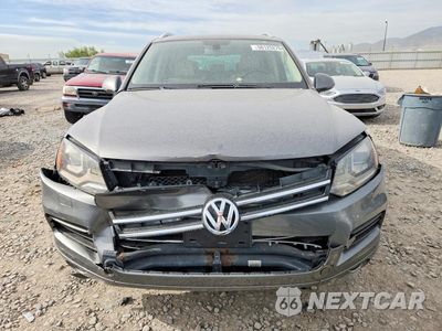 Piąte zdjęcie samochodu w środku: 2013 VOLKSWAGEN TOUAREG V6 VIN:WVGEF9BPXDD003209 - miniatura