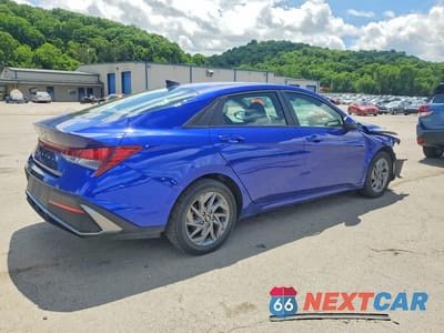 Trzecie zdjęcie samochodu z tyłu: 2024 HYUNDAI ELANTRA SEL VIN:KMHLM4DG7RU672056 - miniatura