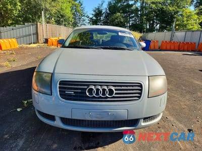 Piąte zdjęcie samochodu w środku: 2002 AUDI TT QUATTRO VIN:TRUWT28N521031552 - miniatura