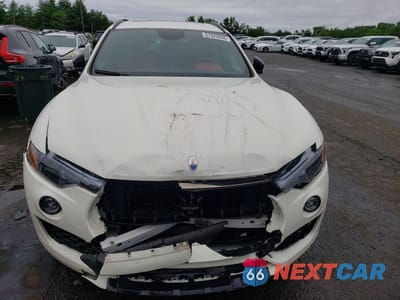 Piąte zdjęcie samochodu w środku: 2021 MASERATI LEVANTE S VIN:ZN661YUAXMX364785 - miniatura