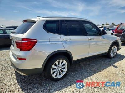 Trzecie zdjęcie samochodu z tyłu: 2017 BMW X3 SDRIVE28I VIN:5UXWZ7C38H0V89842 - miniatura