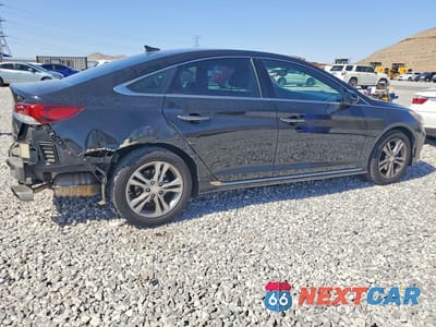 Trzecie zdjęcie samochodu z tyłu: 2018 HYUNDAI SONATA SPORT VIN:5NPE34AF6JH630889 - miniatura