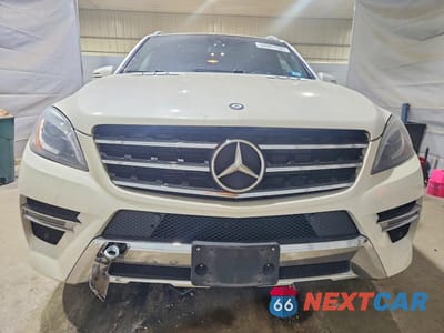 Piąte zdjęcie samochodu w środku: 2014 MERCEDES-BENZ ML 550 4MATIC VIN:4JGDA7DB7EA292844 - miniatura