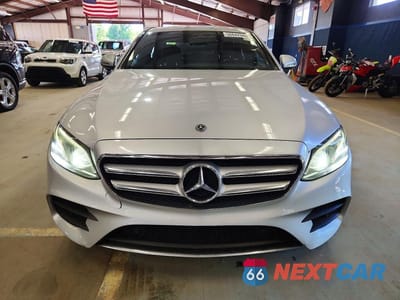 Piąte zdjęcie samochodu w środku: 2017 MERCEDES-BENZ E 300 4MATIC VIN:WDDZF4KB8HA232885 - miniatura