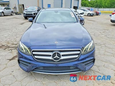 Piąte zdjęcie samochodu w środku: 2018 MERCEDES-BENZ E 300 4MATIC VIN:WDDZF4KB2JA336603 - miniatura