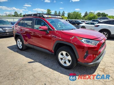 Czwarte zdjęcie samochodu z boku: 2021 TOYOTA RAV4 XLE VIN:4T3RWRFV1MU027075 - miniatura