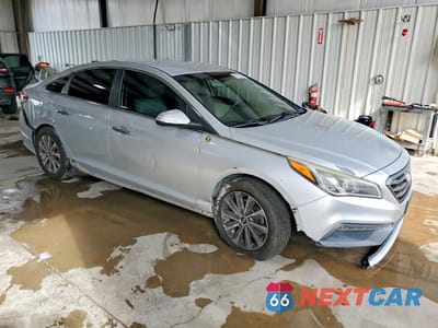 Czwarte zdjęcie samochodu z boku: 2015 HYUNDAI SONATA SPORT VIN:5NPE34AF7FH104424 - miniatura