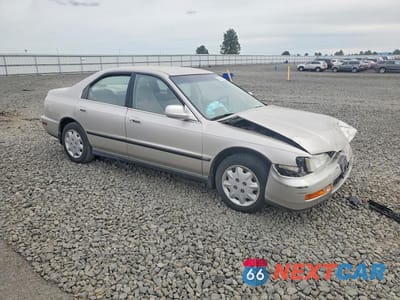 Czwarte zdjęcie samochodu z boku: 1996 HONDA ACCORD LX VIN:1HGCD563XTA112238 - miniatura