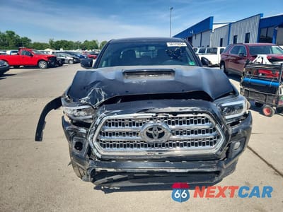 Piąte zdjęcie samochodu w środku: 2017 TOYOTA TACOMA TRD SPORT VIN:3TMDZ5BN4HM028048 - miniatura