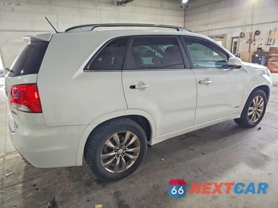 Trzecie zdjęcie samochodu z tyłu: 2013 KIA SORENTO SX VIN:5XYKWDA29DG370376 - miniatura