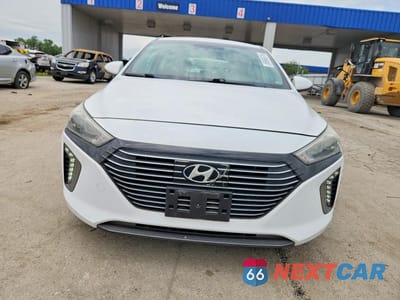Piąte zdjęcie samochodu w środku: 2017 HYUNDAI IONIQ SEL VIN:KMHC75LC4HU026757 - miniatura