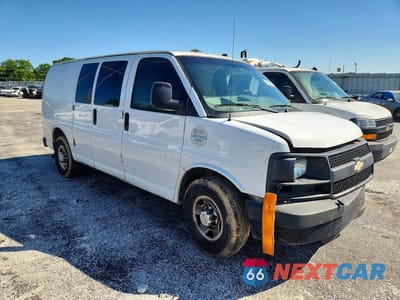 Czwarte zdjęcie samochodu z boku: 2011 CHEVROLET EXPRESS G2500 VIN:1GCWGFCA1B1116916 - miniatura