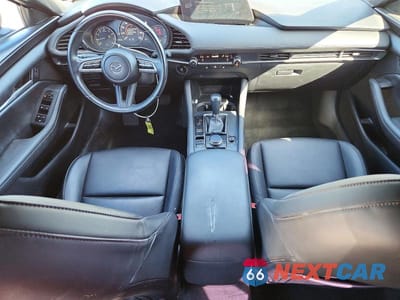 Zdjęcie 8 z 13 samochodu: 2021 MAZDA 3 SELECT VIN:JM1BPAKL7M1306811 - miniatura