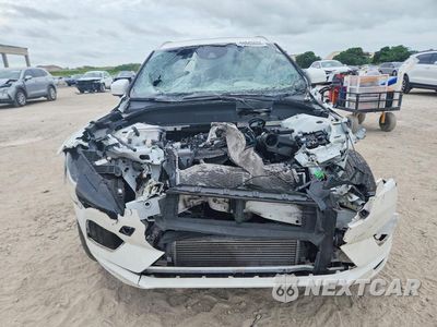 Piąte zdjęcie samochodu w środku: 2021 VOLVO XC60 T5 MOMENTUM VIN:YV4102RK8M1793730 - miniatura