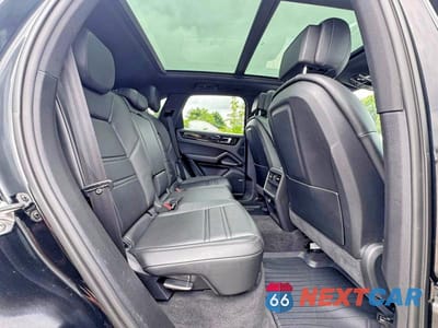 Zdjęcie 6 z 10 samochodu: 2019 PORSCHE CAYENNE VIN:WP1AA2AY1KDA13707 - miniatura