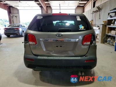 Zdjęcie 6 z 13 samochodu: 2012 KIA SORENTO LX VIN:5XYKTDA61CG238478 - miniatura