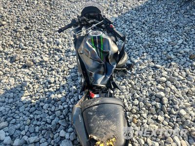 Zdjęcie 6 z 9 samochodu: 2024 KAWASAKI EX650 R VIN:ML5EXER1XRDAC9661 - miniatura