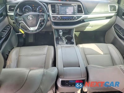 Zdjęcie 8 z 13 samochodu: 2019 TOYOTA HIGHLANDER XLE VIN:5TDKZRFH2KS554219 - miniatura