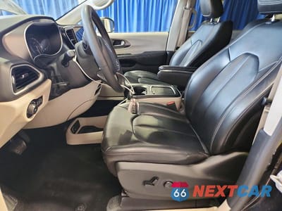 Zdjęcie 7 z 13 samochodu: 2023 CHRYSLER PACIFICA TOURING L VIN:2C4RC1BG5PR623368 - miniatura