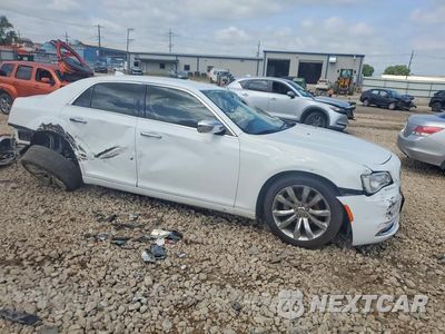 Czwarte zdjęcie samochodu z boku: 2018 CHRYSLER 300 LIMITED VIN:2C3CCAEG9JH193668 - miniatura