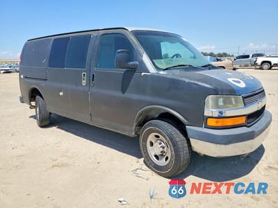 Czwarte zdjęcie samochodu z boku: 2005 CHEVROLET EXPRESS 2500 DELIVERY VAN VIN:1GCGG25V751212924 - miniatura