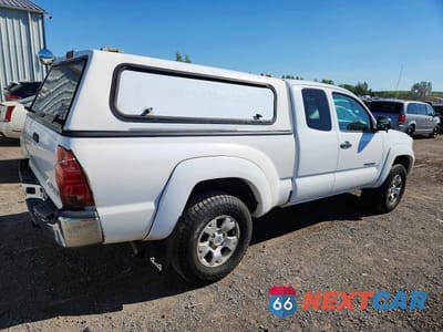 Trzecie zdjęcie samochodu z tyłu: 2015 TOYOTA TACOMA V6 VIN:5TFUU4EN4FX112429 - miniatura