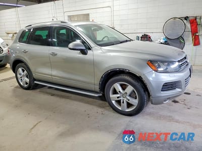 Czwarte zdjęcie samochodu z boku: 2011 VOLKSWAGEN TOUAREG HYBRID VIN:WVGFG9BP1BD004991 - miniatura