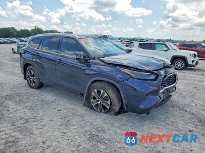 Czwarte zdjęcie samochodu z boku: 2022 TOYOTA HIGHLANDER XLE VIN:5TDGZRBHXNS203042 - miniatura