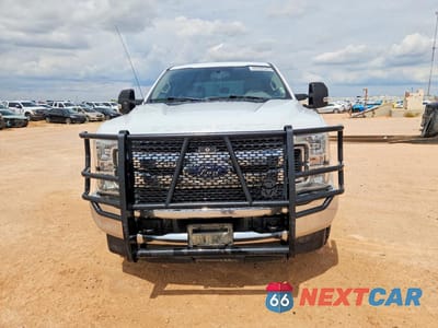 Piąte zdjęcie samochodu w środku: 2019 FORD F250 SUPER DUTY VIN:1FD7W2B67KEG59155 - miniatura