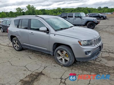 Czwarte zdjęcie samochodu z boku: 2016 JEEP COMPASS LATITUDE VIN:1C4NJDEB2GD581735 - miniatura