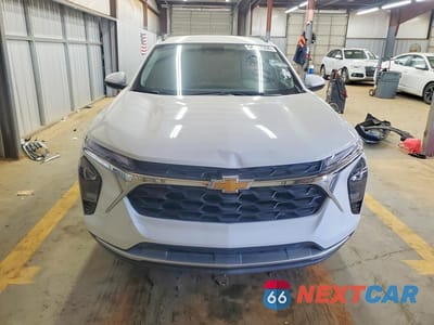 Piąte zdjęcie samochodu w środku: 2025 CHEVROLET TRAX 1LT VIN:KL77LHEP2SC235265 - miniatura