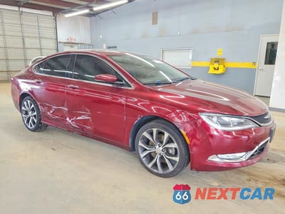 Czwarte zdjęcie samochodu z boku: 2015 CHRYSLER 200 C VIN:1C3CCCCGXFN564737 - miniatura