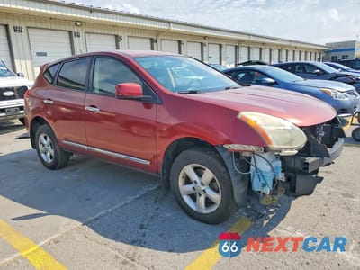 Czwarte zdjęcie samochodu z boku: 2013 NISSAN ROGUE S VIN:JN8AS5MT3DW040760 - miniatura