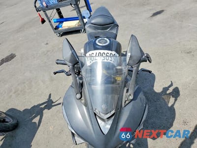 Piąte zdjęcie samochodu w środku: 2017 YAMAHA YZFR3 VIN:MH3RH06Y0HK015452 - miniatura