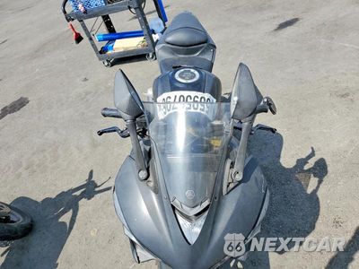 Piąte zdjęcie samochodu w środku: 2017 YAMAHA YZFR3 VIN:MH3RH06Y0HK015452 - miniatura