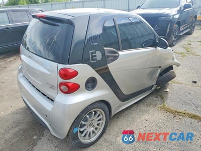 Trzecie zdjęcie samochodu z tyłu: 2014 SMART FORTWO VIN:WMEEJ9AA7EK736218 - miniatura