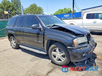 Czwarte zdjęcie samochodu z boku: 2004 CHEVROLET TRAILBLAZER LS VIN:1GNDT13S742155240 - miniatura