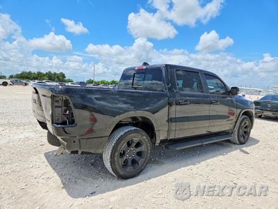 Trzecie zdjęcie samochodu z tyłu: 2025 RAM 1500 BIG HORN VIN:1C6RRFFG9SN642346 - miniatura