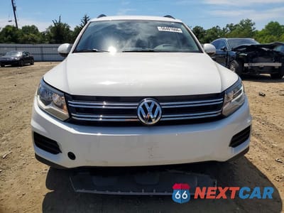 Piąte zdjęcie samochodu w środku: 2018 VOLKSWAGEN TIGUAN LIMITED VIN:WVGBV7AX2JK001148 - miniatura