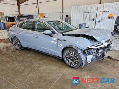 Czwarte zdjęcie samochodu z boku: 2024 HYUNDAI SONATA HYBRID SEL VIN:KMHL34JJ4RA097144 - miniatura
