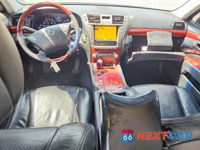 Zdjęcie 8 z 12 samochodu: 2010 LEXUS LS 460L VIN:JTHGL5EF7A5041096 - miniatura