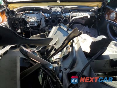 Zdjęcie 8 z 12 samochodu: 2017 MERCEDES-BENZ E 300 4MATIC VIN:WDDZF4KB6HA132039 - miniatura